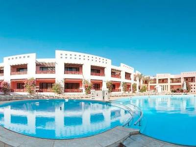 Golden 5 The Club Hotel