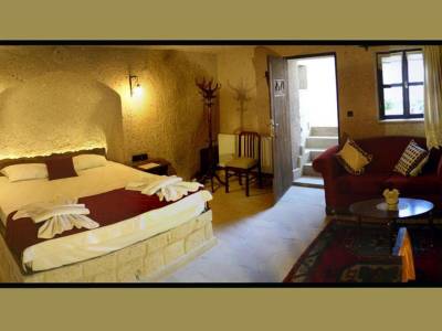 El Puente Cave Hotel