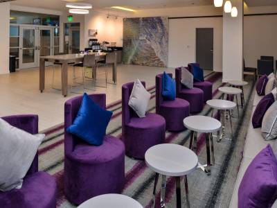 Holiday Inn Express & Suites San Diego - Mission Valley