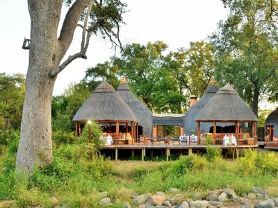 Hoyo Hoyo Safari Lodge