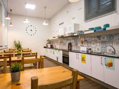 360 Hostel Barcelona Arts & Culture