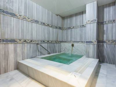 Formback Thermal Hotel