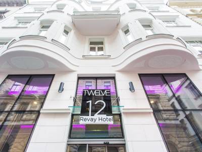12 Revay Hotel