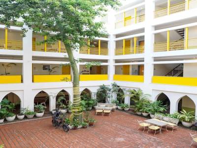 bloom Boutique | Signature Towers