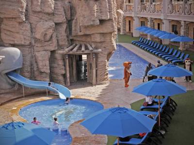 Emirates Park Zoo & Resort