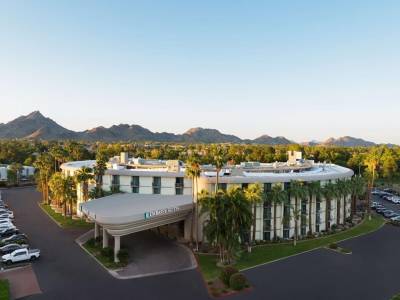 Embassy Suites by Hilton Phoenix Biltmore