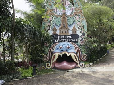 Jambuluwuk Puncak Convention Hall & Resort