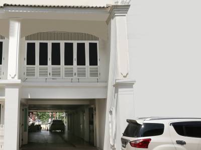 B2 Riverside Colonial Hotel