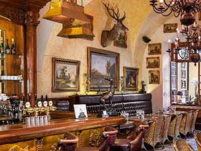 The Iron Gate Hotel & Suites