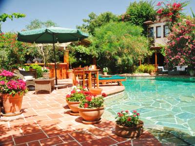 El Vino Hotel & Suites