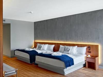 Castello Lake Front Hotel