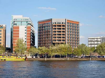 Park Plaza Riverbank