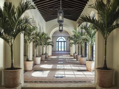 Four Seasons Hotel at the Surf Club