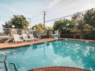 Country Inn & Suites by Radisson, Austin-University, TX