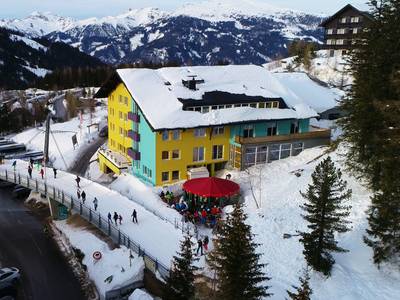 BASEKAMP, Mountain Budget Hotel