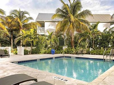 Tranquility Bay Beach House Resort