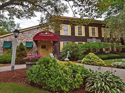 Sturbridge Host & Conference Center