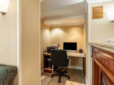 Red Lion Hotel Arlington Rosslyn / Iwo Jima