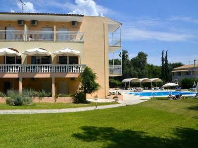 Bella Vista Beach Hotel & Studios