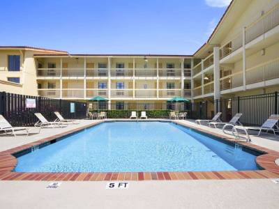 Baymont Inn & Suites Marietta