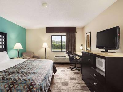 Baymont Inn & Suites Fort Smith