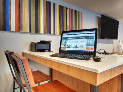 Holiday Inn Express & Suites Lincoln East - White Mountains