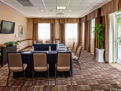 Holiday Inn Express Charleston Downtown-Ashley River