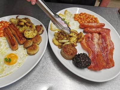 Laune & Taylors Bar B&B